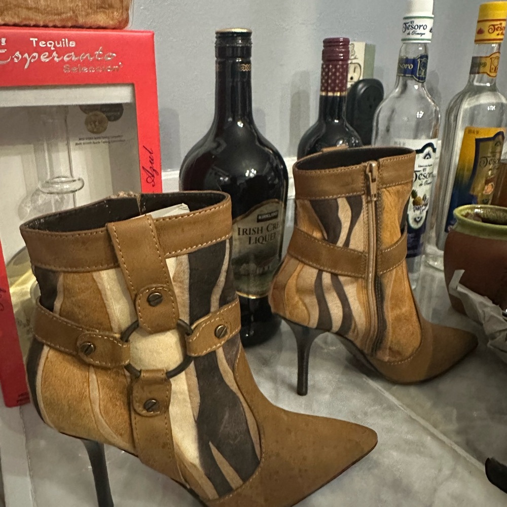 Isabella fiore Stylish Tan and Brown Ankle Boots